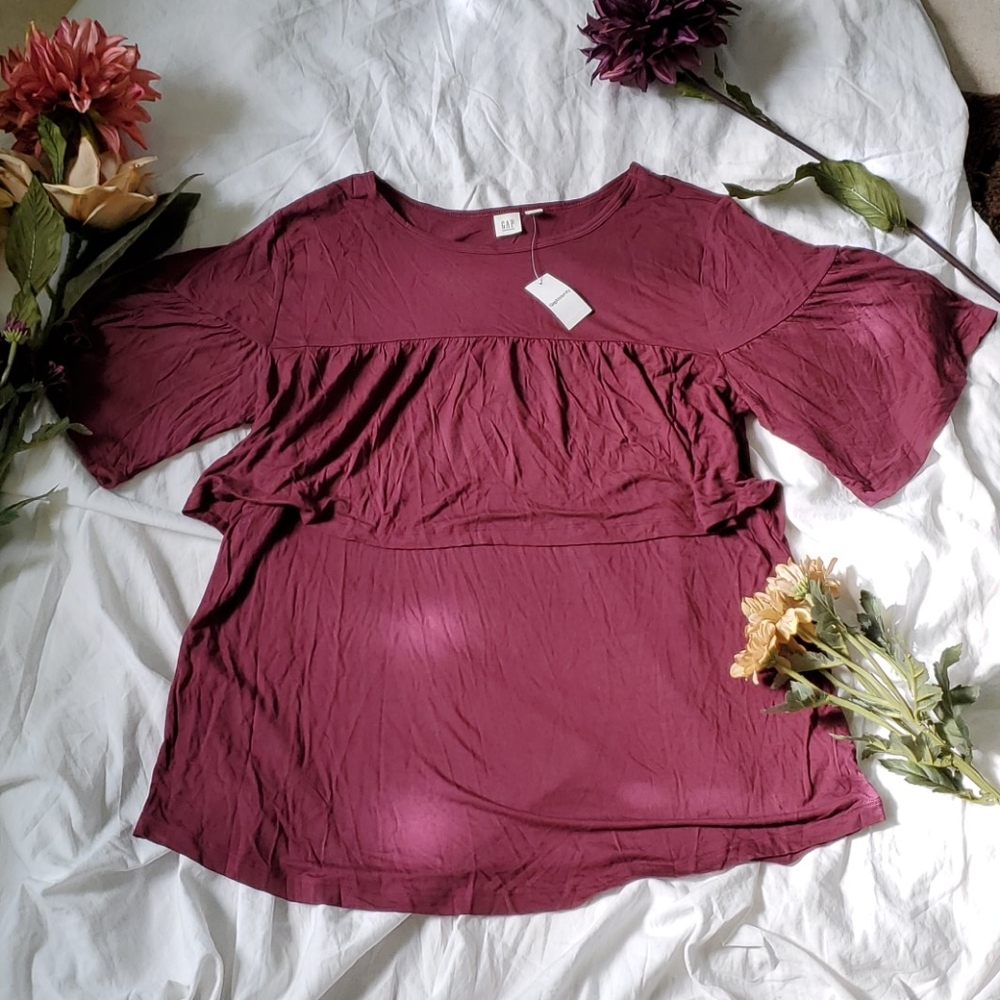 Gap Maternity nursing top NWT!